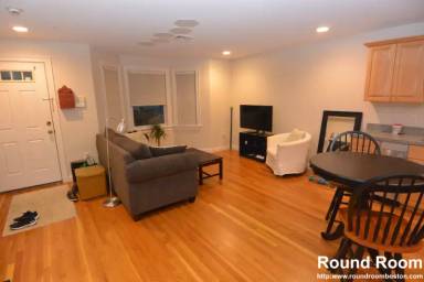Main picture of 2 Lee Hill Rd