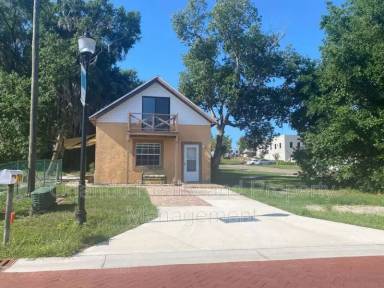 Main picture of 741 W Osceola St