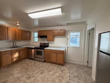 Main picture of 1736 Main St