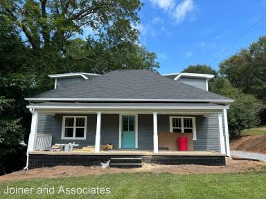 Main picture of 1040 Macon Hwy