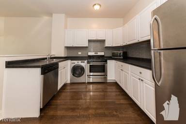 Main picture of 646 W Roscoe St