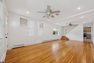 Main picture of 110 W 8th Ave