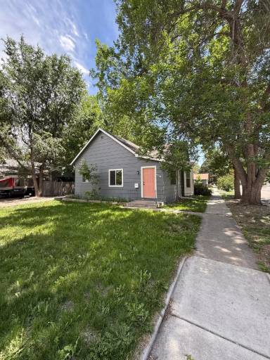 Main picture of 804 E 7th St