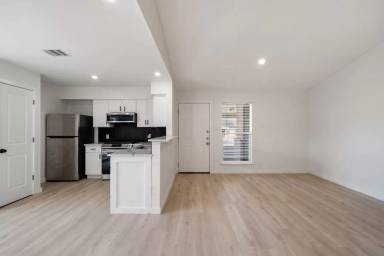 Main picture of 9616 Point Vista Pl