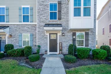 Main picture of 922 Avast Way