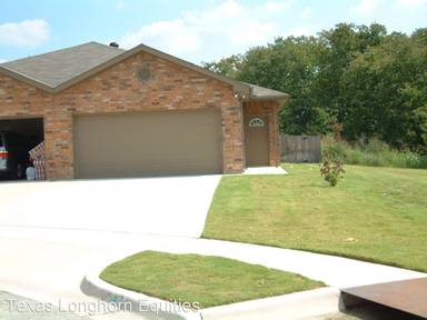 Main picture of 933 Sylvia St