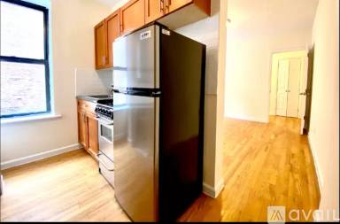Main picture of 237 E 80th St