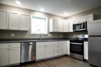Main picture of 375 Lincoln St