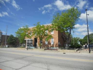 Main picture of 401 N Broadway