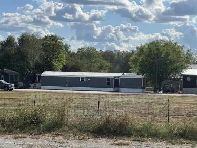 Main picture of 102 Fentress Star Rd