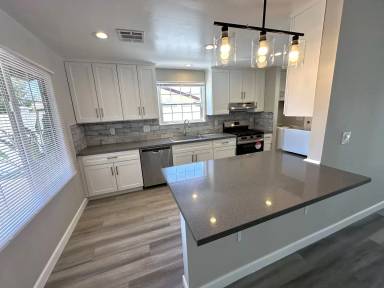 Main picture of 7947 Fallbrook Ave