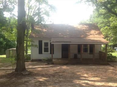 Main picture of 400 E John St