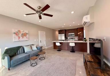 Main picture of 3937 Kenwood Ave