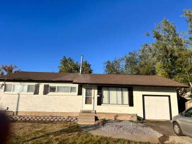 Main picture of 1001 E Sego Lily Dr