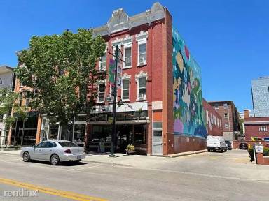 Main picture of 218 E Washington St