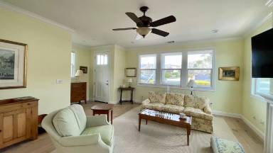 Main picture of 425 Junipero Way