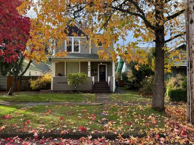 Main picture of 985 Saginaw St S