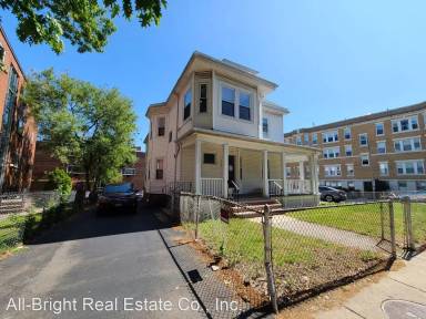 Main picture of 208 Kelton St