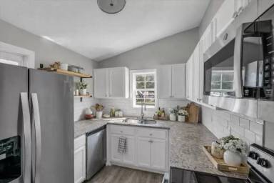 Main picture of 1215 W 5th St