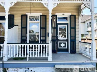Main picture of 325 Broadway St