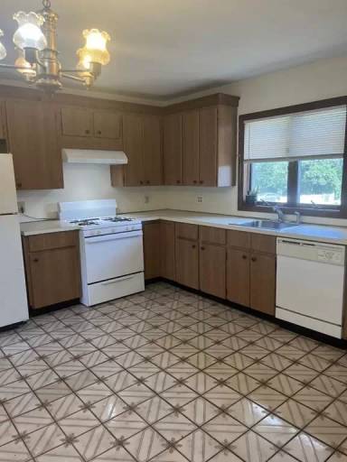 Main picture of 484 Pond St