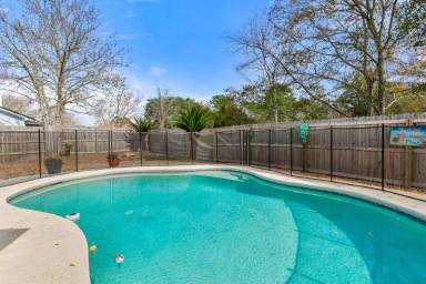 Main picture of 6931 Blowing Rock Ln