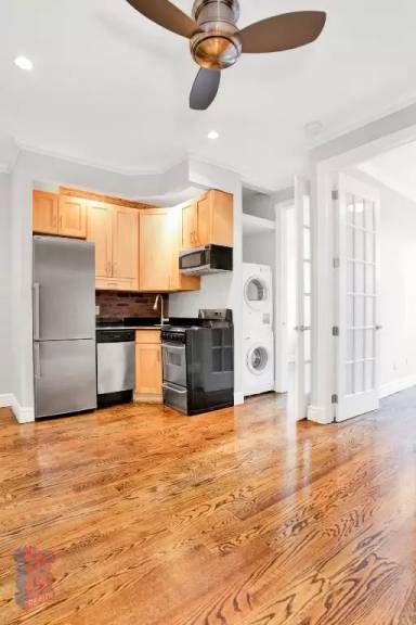 Main picture of 326 E 35th St