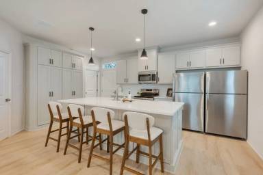 Main picture of 208 Richards Street - A
