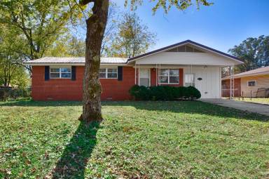 Main picture of 3043 Holiday Dr SW