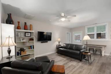 Main picture of 723 S Boylan Ave