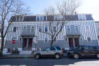 Main picture of 2 Hingham St