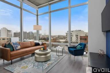 Main picture of 965 W Chicago Ave