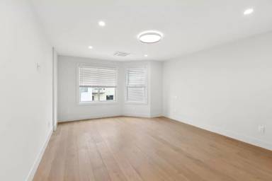 Main picture of 328 27th Ave