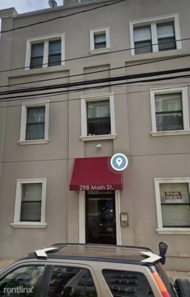 Main picture of 298 Main St