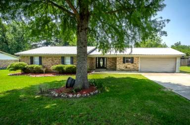 Main picture of 106 Heights Park Dr