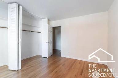 Main picture of 5820 N Sheridan Rd