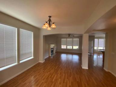 Main picture of 906 Wallace Dr