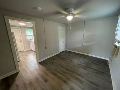 Main picture of 710 NW 8th St