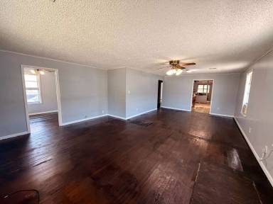 Main picture of 816 N Broadway Ave