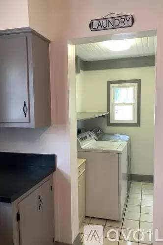 Main picture of 919 N Division St