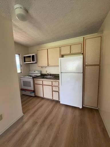 Main picture of 320 Iliahi St