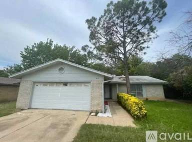Main picture of 913 E Timberview Ln