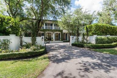 Main picture of 5450 Banyan Trl