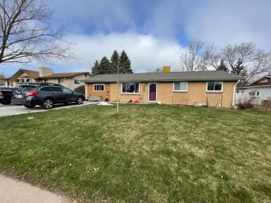 Main picture of 485 S Quail St