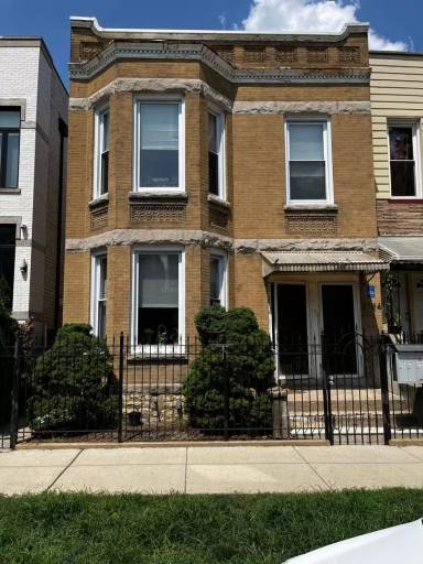 Main picture of 2124 W Erie St