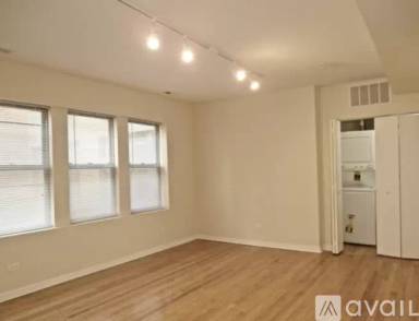 Main picture of 4751 N Troy St