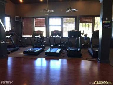 Main picture of 2499 Centergate Dr