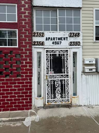 Main picture of 2354 Poland St