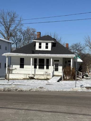 Main picture of 131 Broadway St