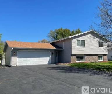 Main picture of 4400 Oak Grove Pkwy N